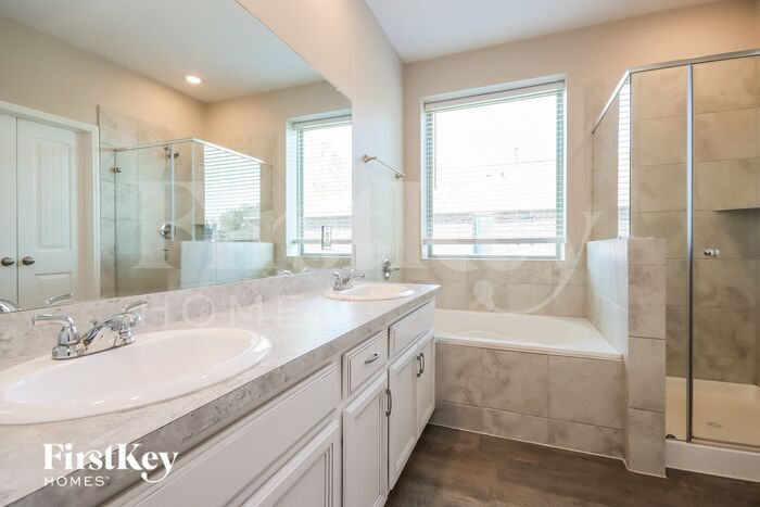 Building Photo - 6193 White Oak Leaf Lp