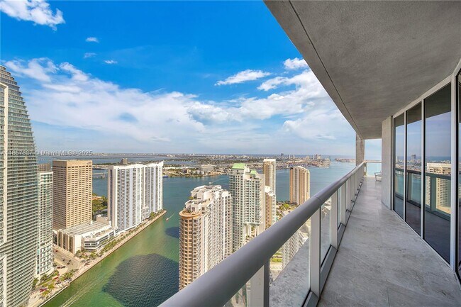 Building Photo - 495 Brickell Ave