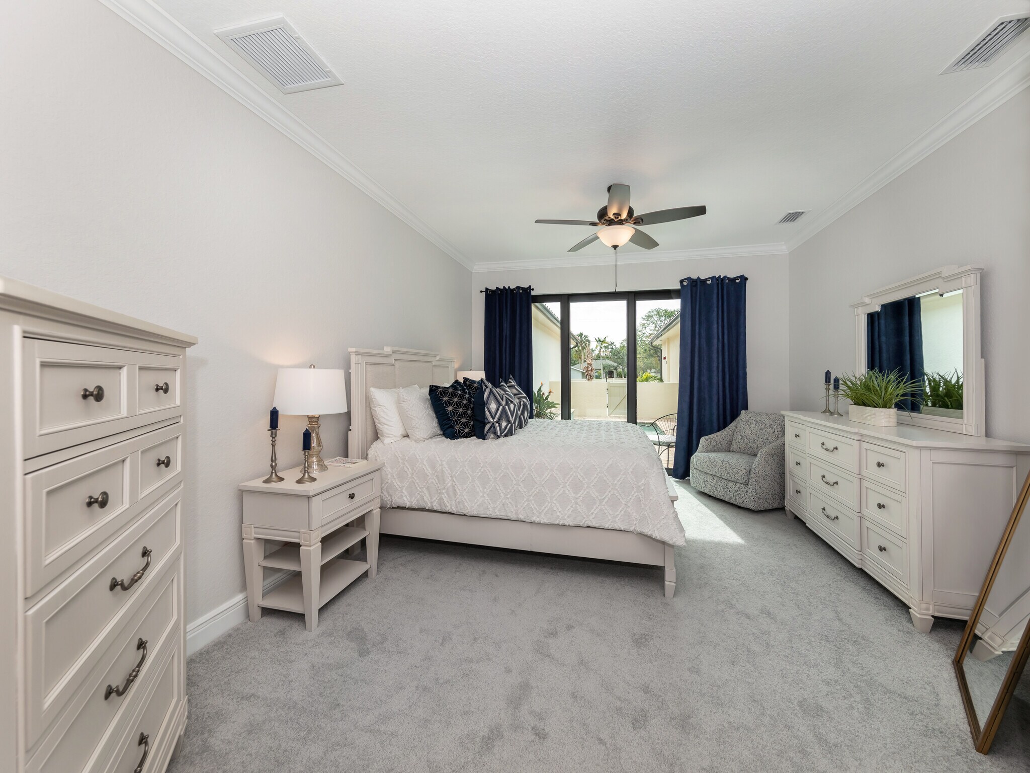 Building Photo - 906 E Venice Ave