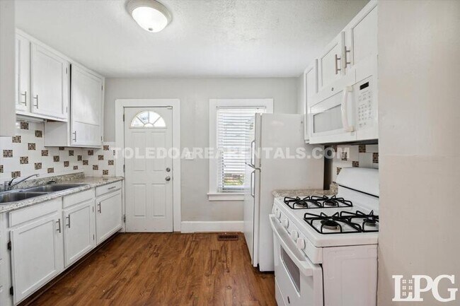 Building Photo - 4135 Upton Ave