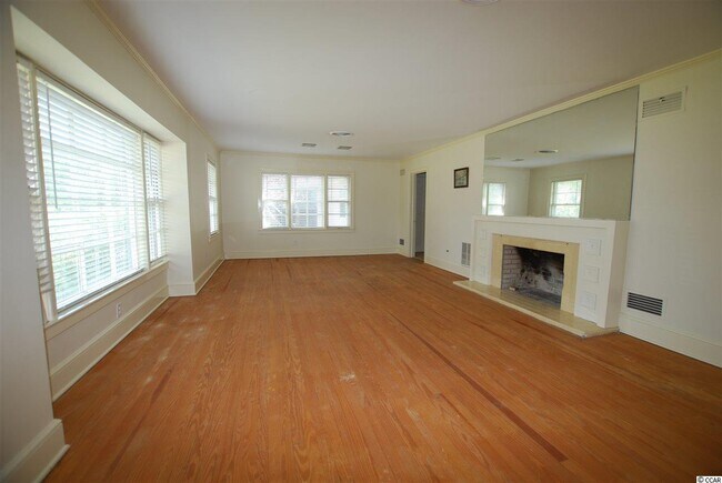 Building Photo - 402 50th Ave N