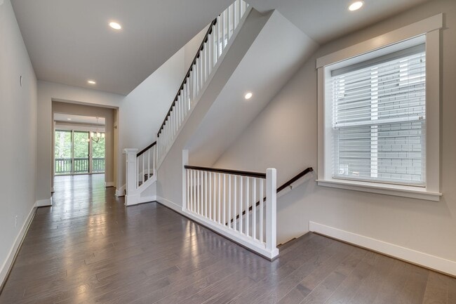 Building Photo - Beautiful 4 bedroom home in Canterbury Par...