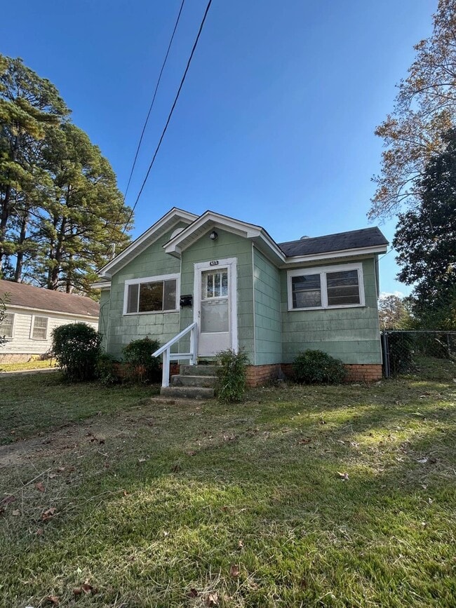 Building Photo - 815 W Main St