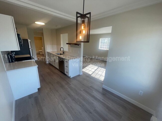 Building Photo - 1924 N Crestline St