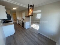 Building Photo - 1924 N Crestline St