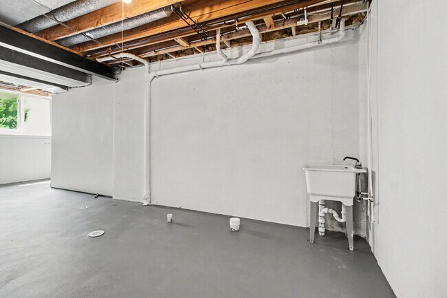 Building Photo - 7878 Greene Farm Dr