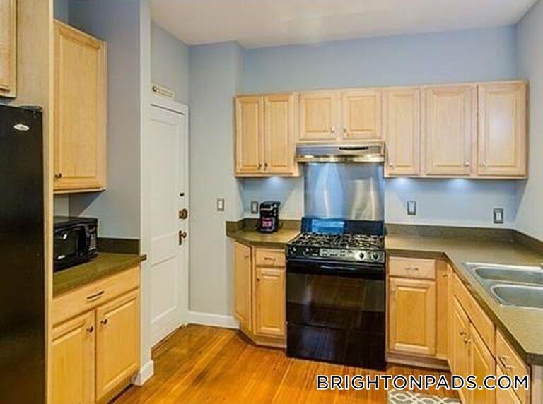 Building Photo - 1872 Commonwealth Ave