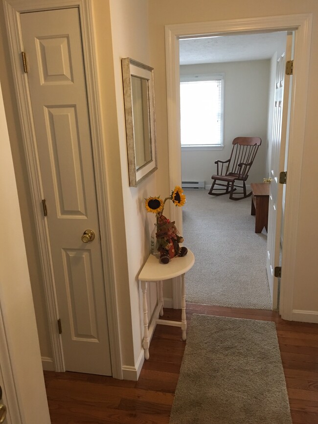 Entry foyer - 13 Summer St