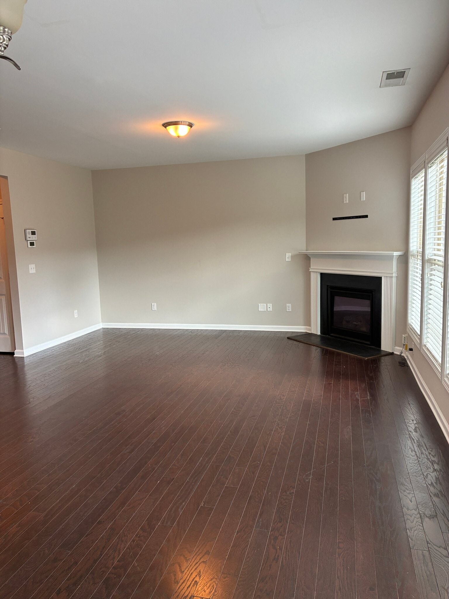 Building Photo - 1335 Hampton Oaks Dr