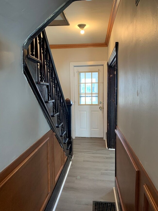 Building Photo - Spacious single family home with 3 beds/2 ...