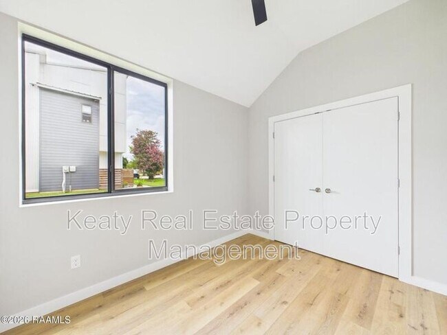 Building Photo - 1120S Washington Street - Unit 201