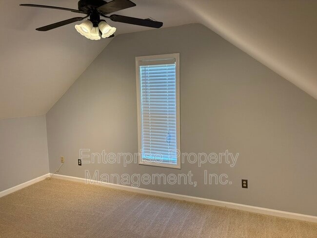 Building Photo - 535 Fox Run Ln