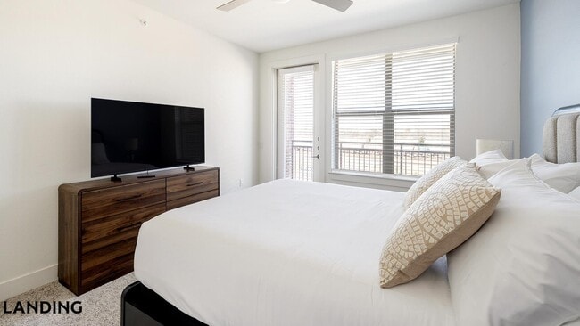 Building Photo - 108 N US Hwy 377