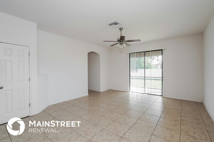 Building Photo - 1107 SW 6th Ct