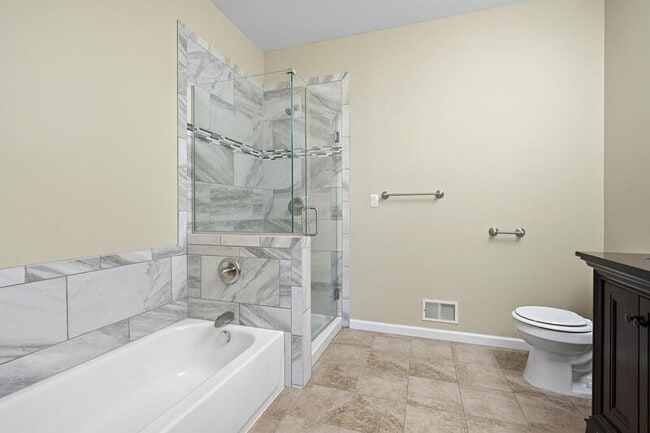 Building Photo - 438 Elm St