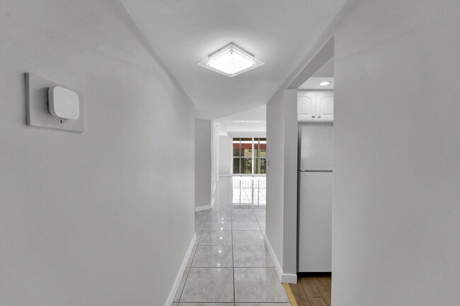 Building Photo - 5300 NE 24th Terrace