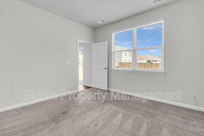 Building Photo - 602 Solar Ct