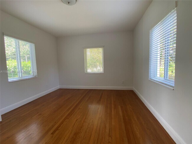 Building Photo - 5767 SW 35th St