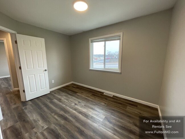 Building Photo - 300 Market St