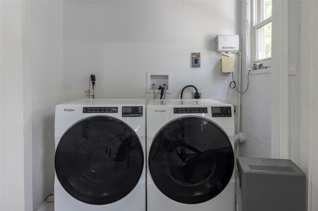 Building Photo - 5840 Dartmouth Ave N