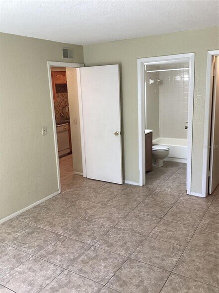 Building Photo - 14321 Hanging Moss Cir