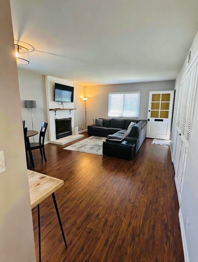 Building Photo - Walk to the Beach