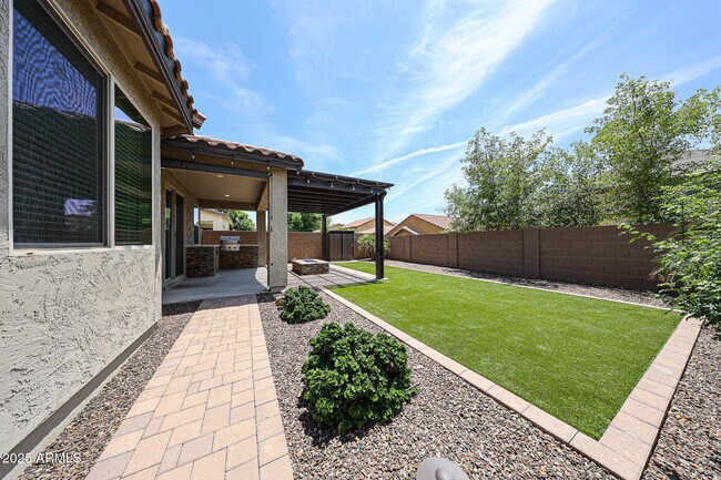 Building Photo - 13159 W Rowel Rd