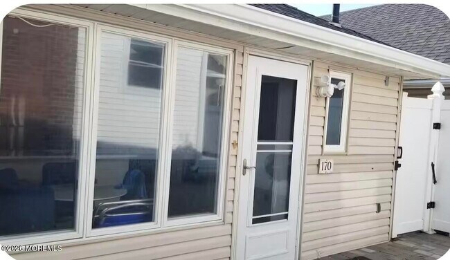 Building Photo - 170 1st Ave