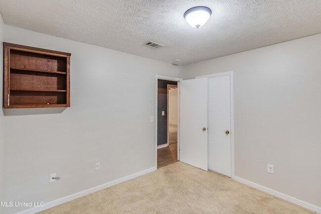 Building Photo - 201 Shadow Cove