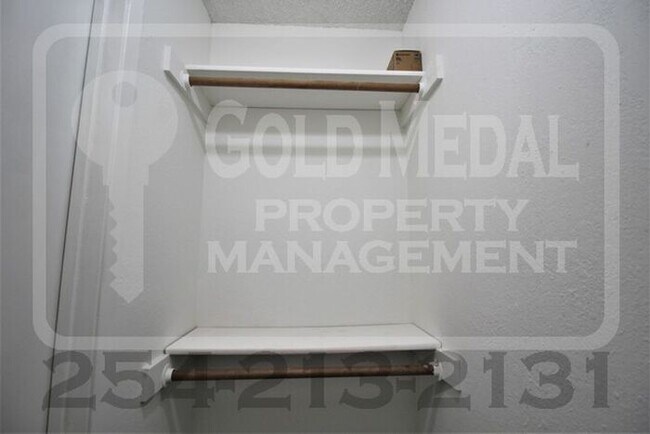 Building Photo - A charming 2-bedroom, 1.5-bathroom townhome now available for rent!