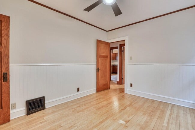 Building Photo - 5113 W Wisconsin Ave