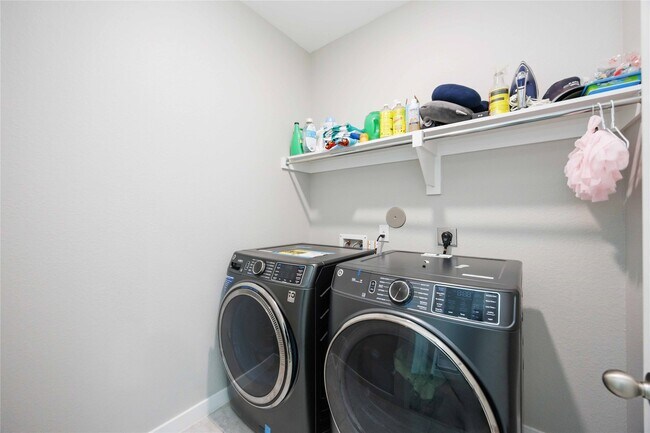 Building Photo - 12610 Woodbourne Forest Dr