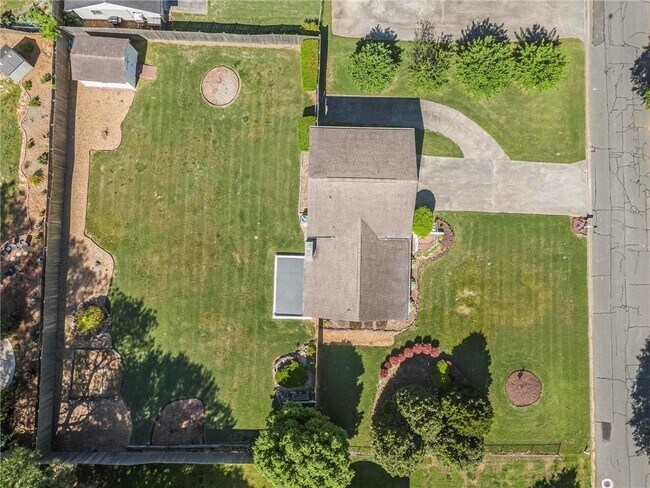 Building Photo - 37 Skyview Cir