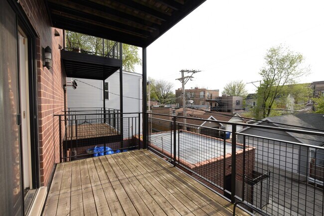 Building Photo - 2848 N Sheffield Ave