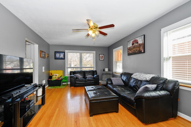 Building Photo - 5622 N Kenneth Ave