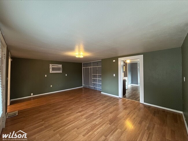 Building Photo - Bright & Spacious 3 bedroom, 1 bath Home for Rent!