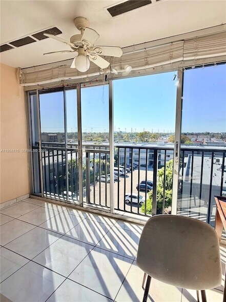 Building Photo - 305 W 68th St