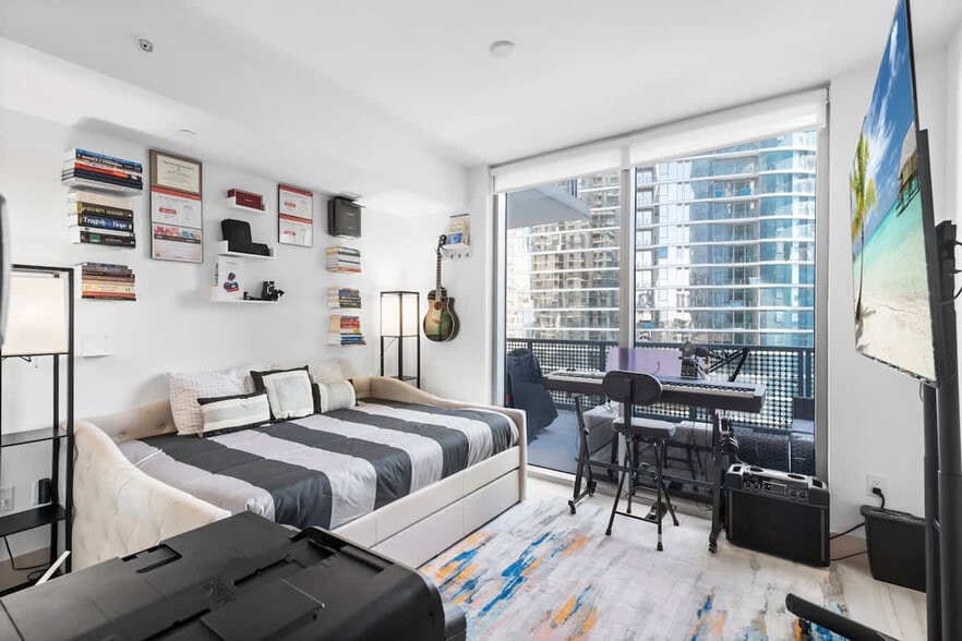 Building Photo - 298 SE 2nd Ave