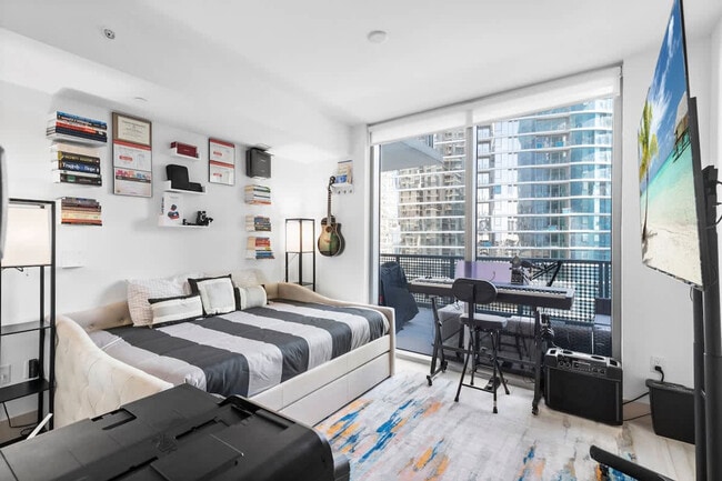 Building Photo - 298 SE 2nd Ave