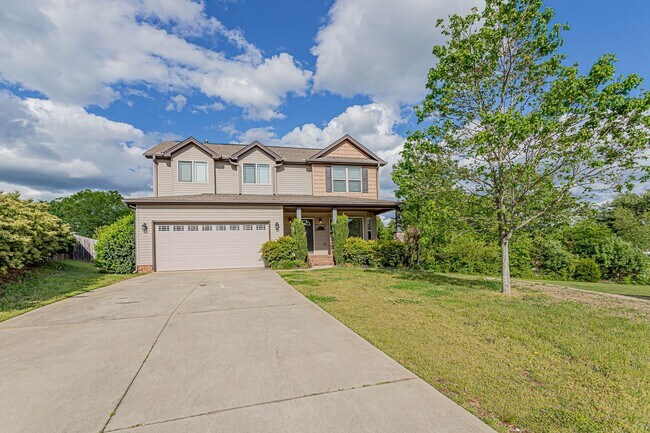 Building Photo - Home with Gorgeous Mountain Views!
