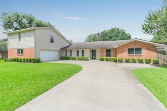 Building Photo - 2206 Walnut Bend Ln