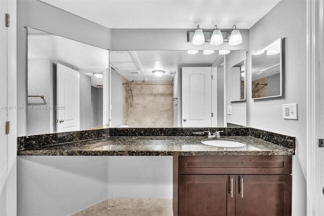 Building Photo - 2820 N Oakland Forest Dr