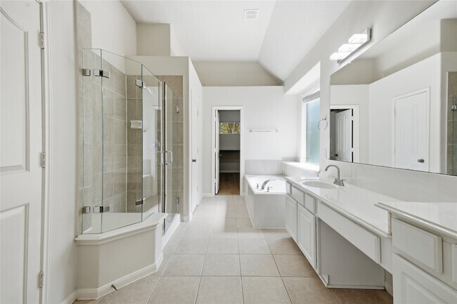 Building Photo - 6165 Darlington Ct