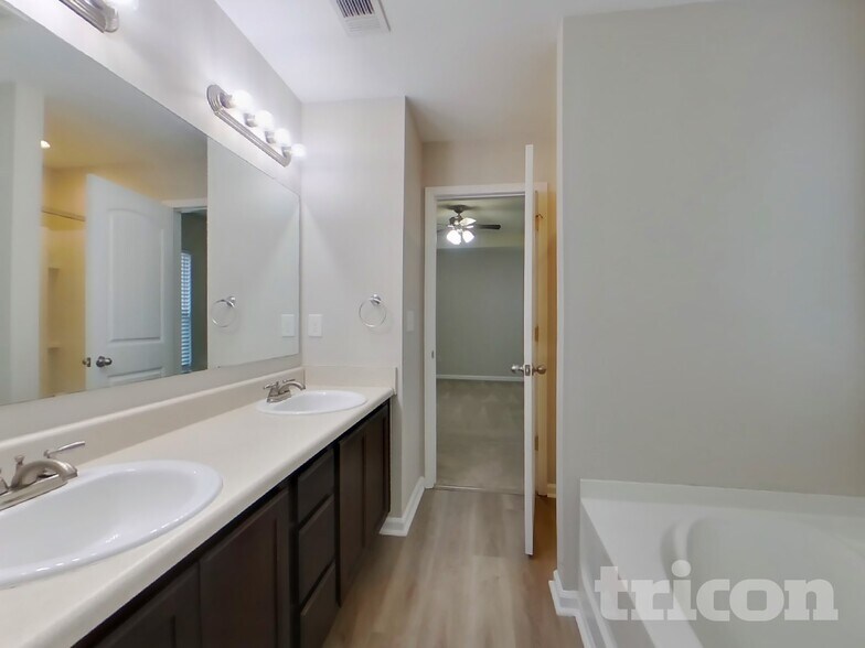 Building Photo - 531 Susie Creek Ln