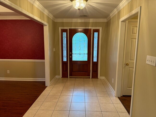 Building Photo - AVAILABLE TO SHOW!!!