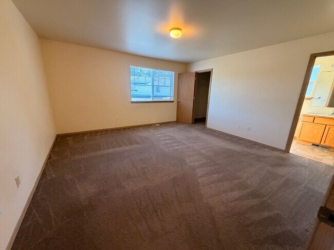 Building Photo - 13114 57th Ave NE