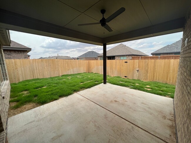 Building Photo - Beautiful 4 bed 2 bath home in Frenship!
