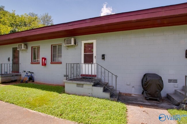 Primary Photo - 1328 Oshaughnessy Ave NE