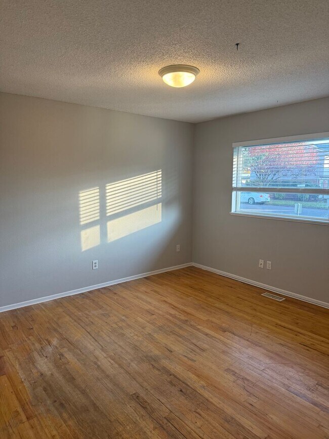 Building Photo - Charming 3 Bedroom with a Living Room, Sun Room,Huge Fenced Yard & More!