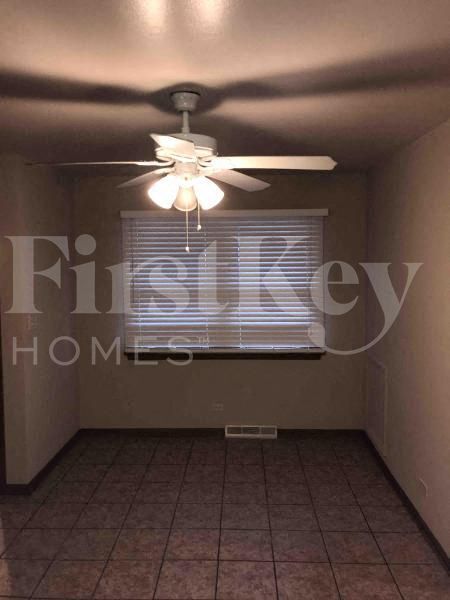 Building Photo - 2027 Vardon Ln